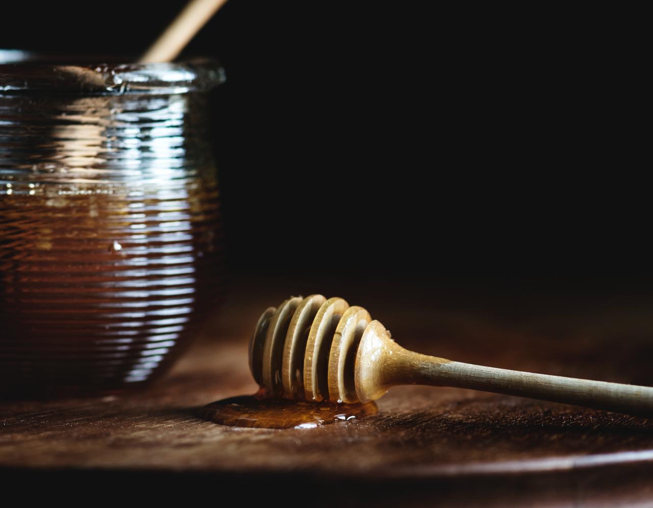 Miel de thym - Un miel aussi aromatique que les histoires racontées par le vent dans les montagnes du Péloponnèse